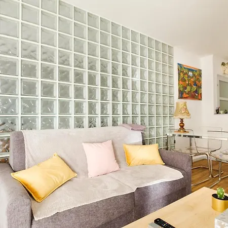 De Standing アパート *